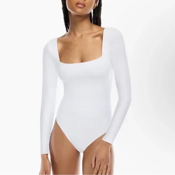Aritzia Tops - ARITZIA Babaton Contour Bodysuit